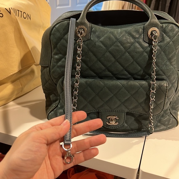 Large Chanel handbag, pet & smoke free home. Wore it a handful of times. - Picture 8 of 12